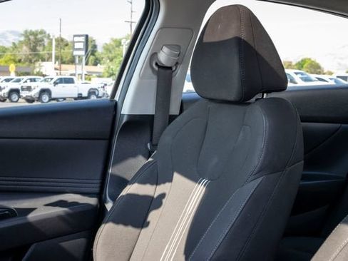 Used 2025 Hyundai Elantra SEL FWD image 10