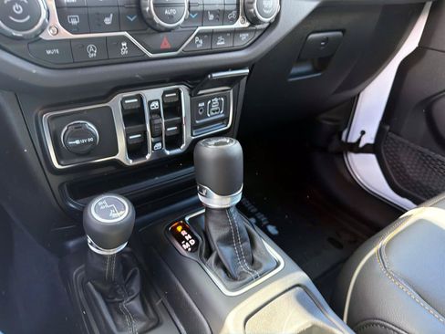 New 2026 Jeep Wrangler Unlimited Sahara AWD/4WD image 15
