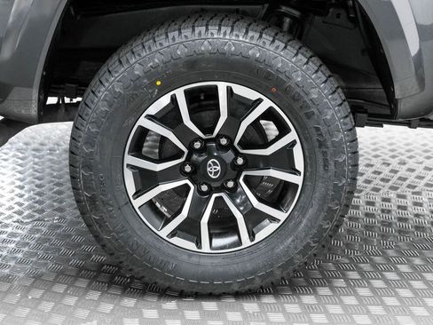 Used 2021 Toyota Tacoma TRD Sport w/ Technology Package image 40