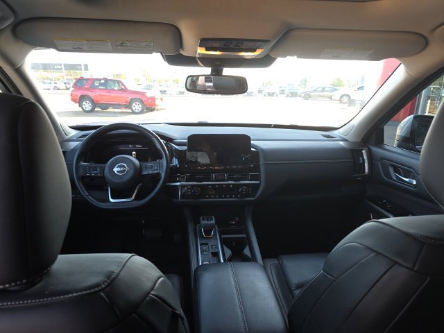 Used 2022 Nissan Pathfinder Platinum w/ Lighting Package (N92) FWD image 13