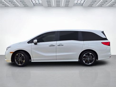 Used 2023 Honda Odyssey Elite image 3