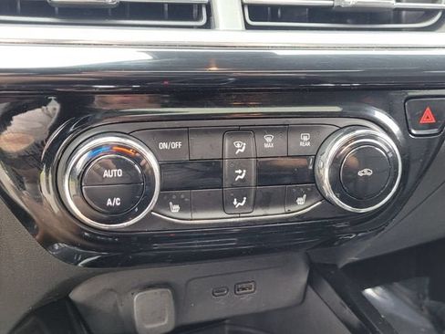 Used 2024 Chevrolet Trax RS w/ Sunroof Package FWD image 21