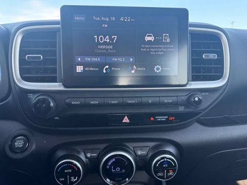 Used 2025 Hyundai Venue SEL FWD image 11