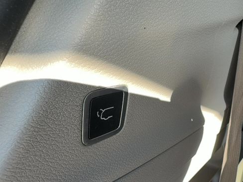 Used 2018 Chrysler Pacifica Touring-L Plus FWD image 10