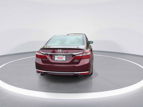 Used 2017 Honda Accord Touring image 7