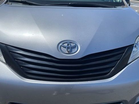 Used 2012 Toyota Sienna image 12