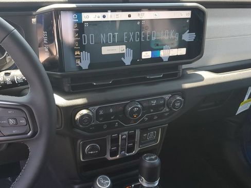 Used 2025 Jeep Wrangler Unlimited Sport AWD/4WD image 23