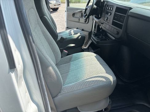 Used 2014 Chevrolet Express 3500 Extended RWD image 21