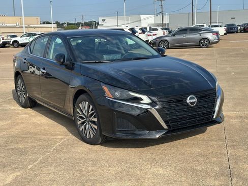 New 2026 Nissan Altima 2.5 SV AWD/4WD image 3