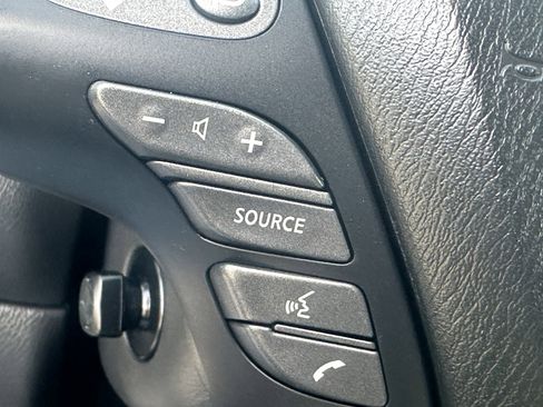 Used 2020 Nissan Pathfinder Platinum image 27