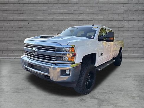 Used 2018 Chevrolet Silverado 2500 LT w/ LT Convenience Package AWD/4WD image 9