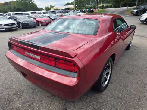 Used 2010 Dodge Challenger SE RWD image 5