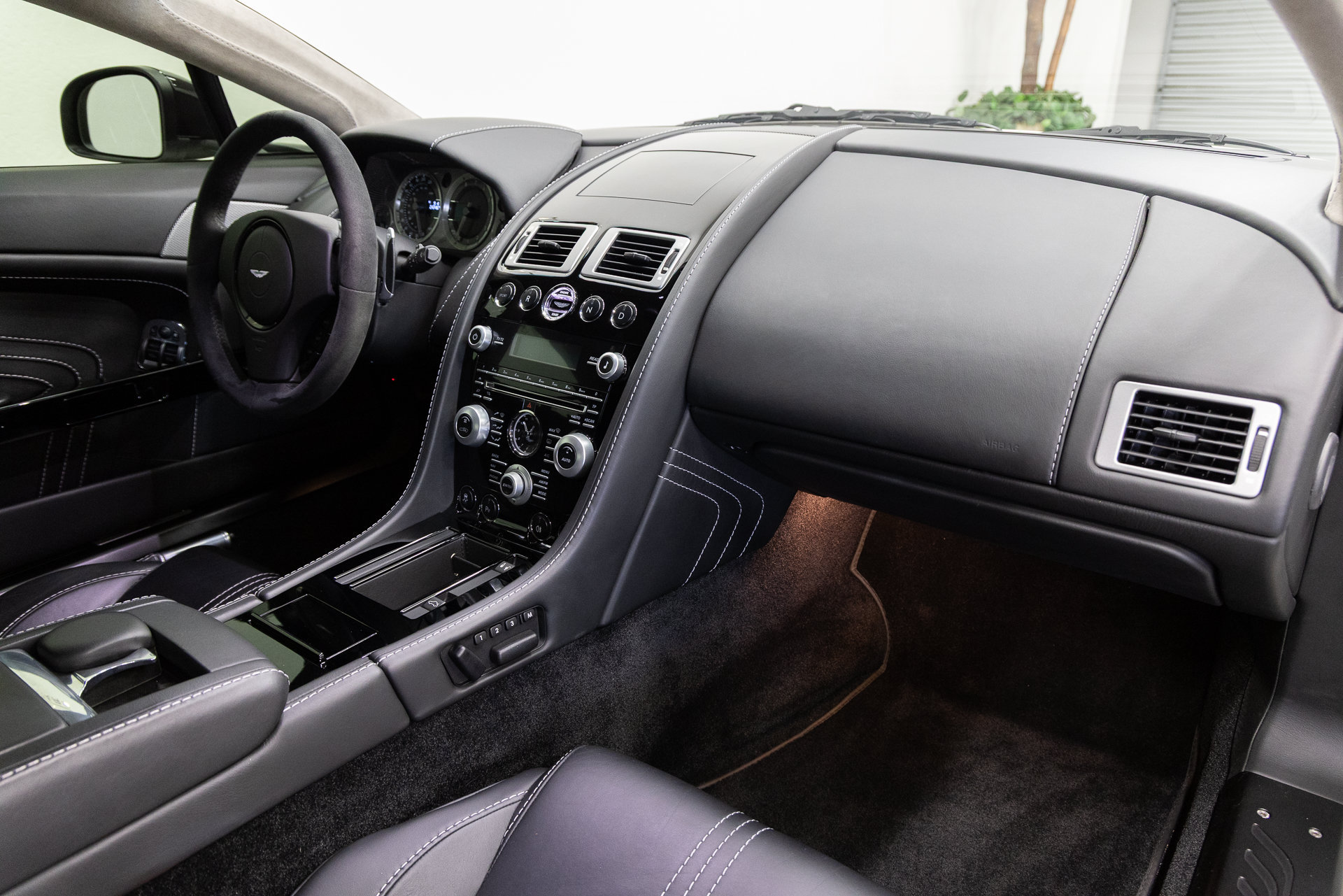 Used 2011 Aston Martin V8 Vantage S RWD image 11