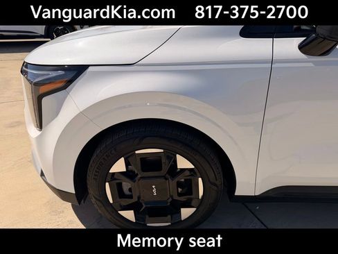 Certified 2025 Kia Carnival EX image 8