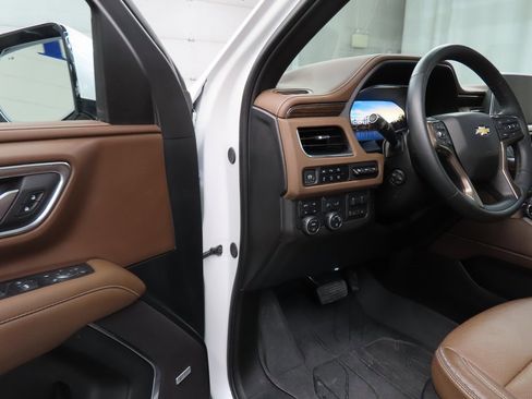 Used 2024 Chevrolet Suburban High Country image 55