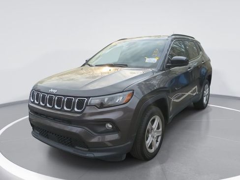 Used 2024 Jeep Compass Latitude image 1