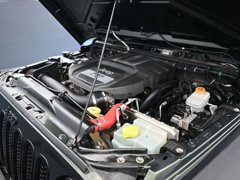 Used 2012 Jeep Wrangler Unlimited Sahara image 31