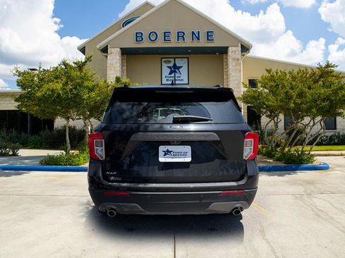 Used 2023 Ford Explorer XLT w/ Equipment Group 202A RWD image 4