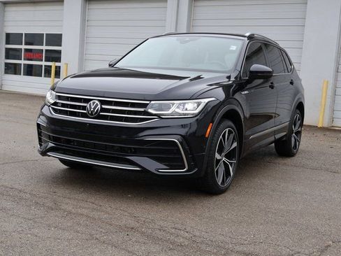 Used 2023 Volkswagen Tiguan SEL R-Line image 3
