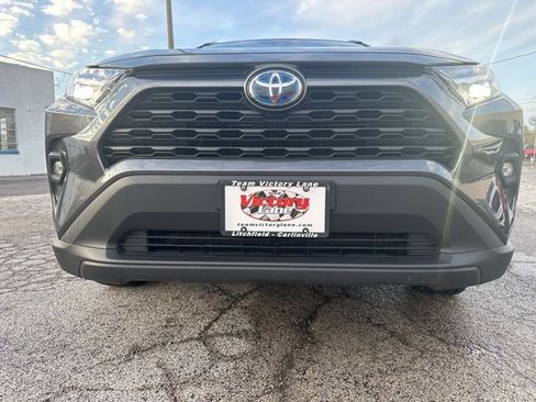 Used 2022 Toyota RAV4 XLE Premium image 4