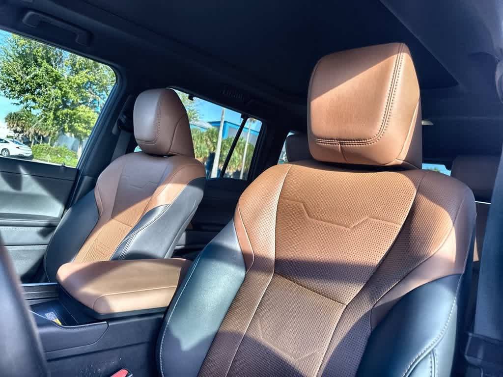 Used 2025 Lexus GX 550 w/ Accessory Package (2T) AWD/4WD image 14