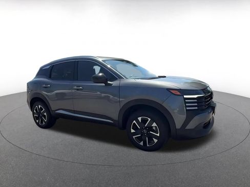 Used 2026 Nissan Kicks SV w/ Cold Weather Package AWD/4WD image 2