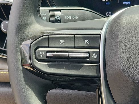 Used 2025 Chevrolet Colorado ZR2 w/ Technology Package AWD/4WD image 21