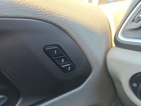 Used 2022 Chrysler Pacifica Touring-L image 23