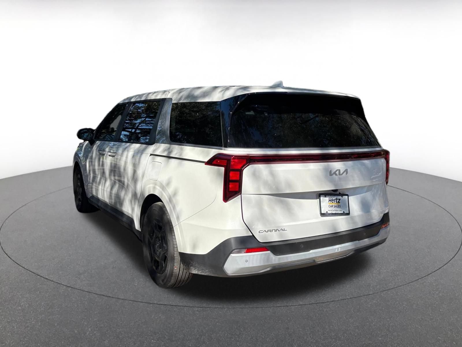 Used 2026 Kia Carnival FWD image 6