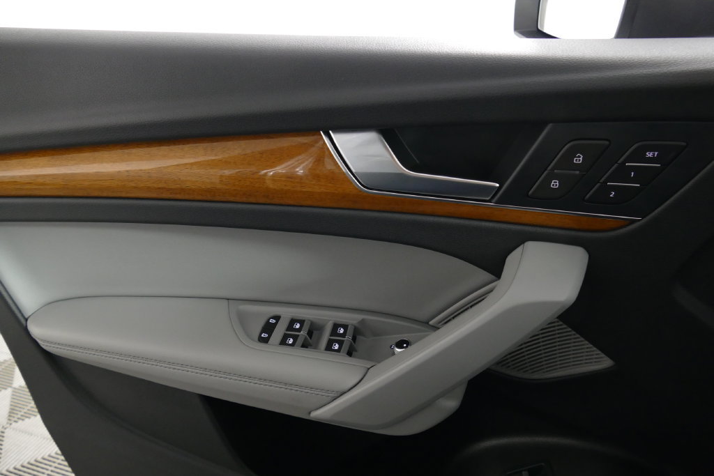 Used 2023 Audi Q5 Prestige AWD/4WD image 13