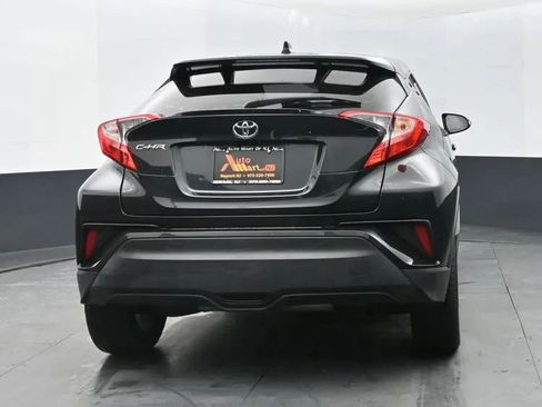 Used 2022 Toyota C-HR XLE image 8