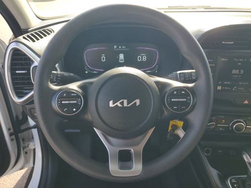 Used 2025 Kia Soul LX image 16