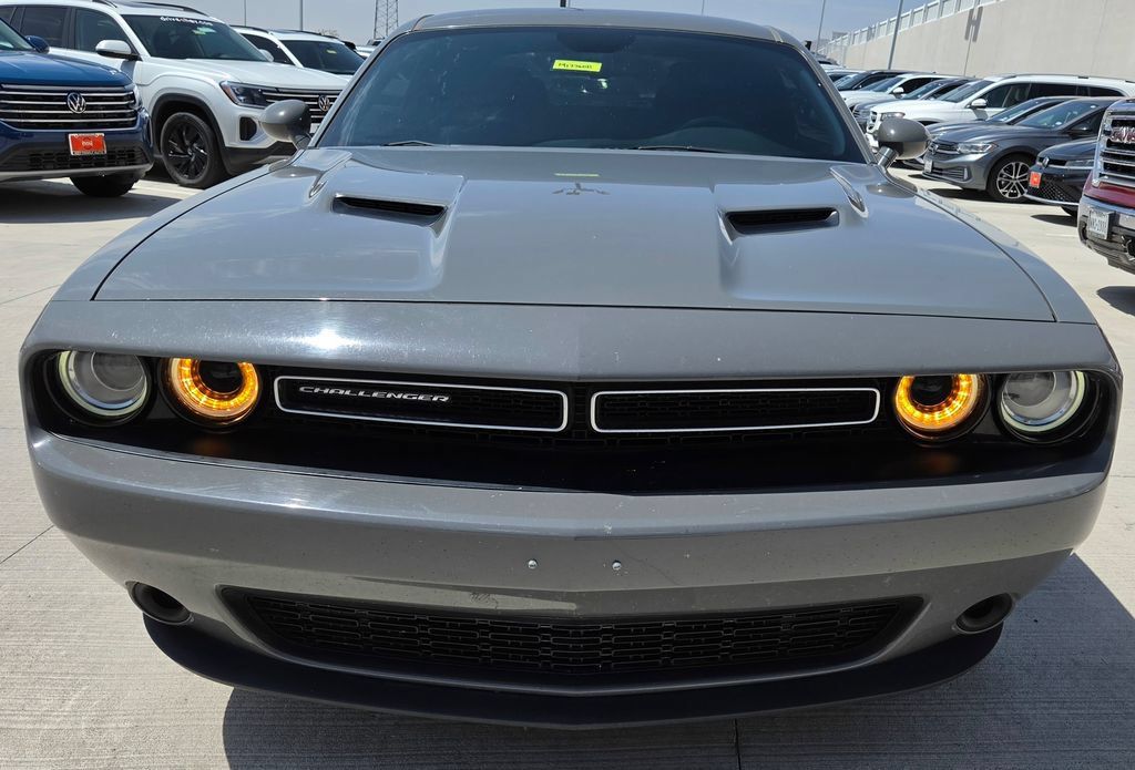 Used 2018 Dodge Challenger SXT RWD image 4