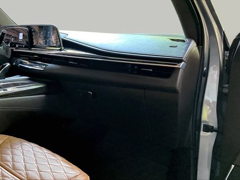 Used 2021 Cadillac Escalade Premium Luxury w/ LPO, Illumination Package RWD image 18