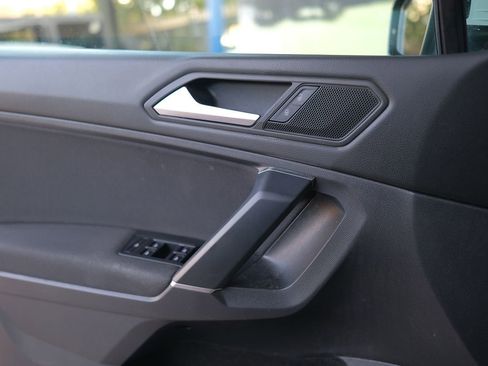 Used 2020 Volkswagen Tiguan S image 11