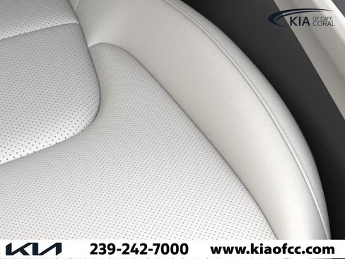 New 2025 Kia Sportage EX image 24