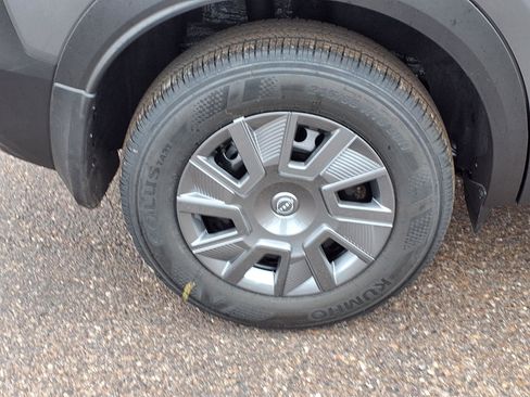 New 2026 Nissan Kicks S image 9