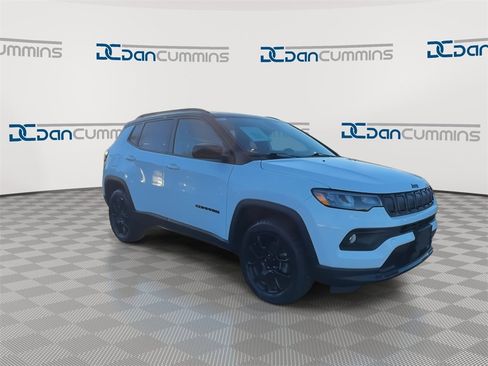 Used 2022 Jeep Compass Altitude w/ Convenience Group image 2