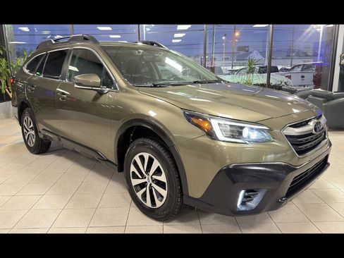 Used 2021 Subaru Outback Premium image 2
