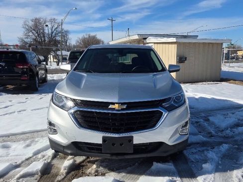Used 2018 Chevrolet Equinox LT FWD image 2