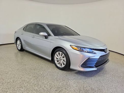 Used 2024 Toyota Camry LE w/ Convenience Package FWD image 4