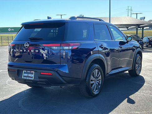 Used 2025 Nissan Pathfinder SV image 8