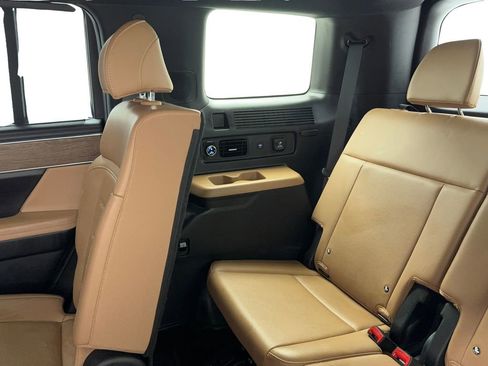 Used 2025 Hyundai Santa Fe Limited image 18