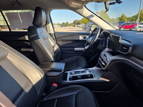 Used 2023 Ford Explorer XLT w/ Equipment Group 202A image 17