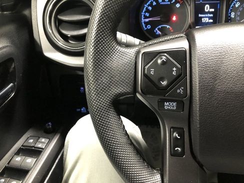 Used 2022 Toyota Tacoma TRD Sport image 22