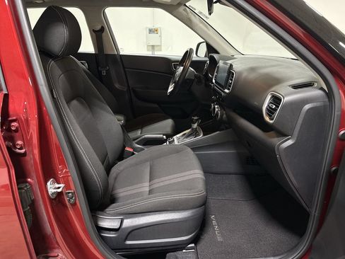 Used 2024 Hyundai Venue SEL FWD image 22