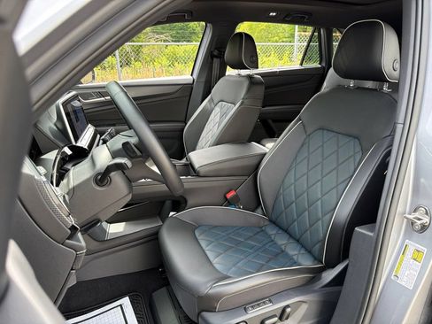 Used 2025 Volkswagen Atlas Cross Sport SEL Premium R-Line AWD/4WD image 26