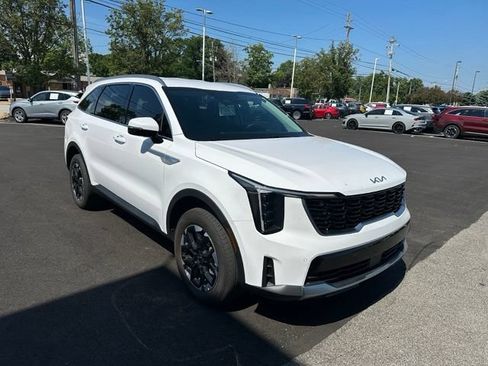 Certified 2025 Kia Sorento S AWD/4WD image 2