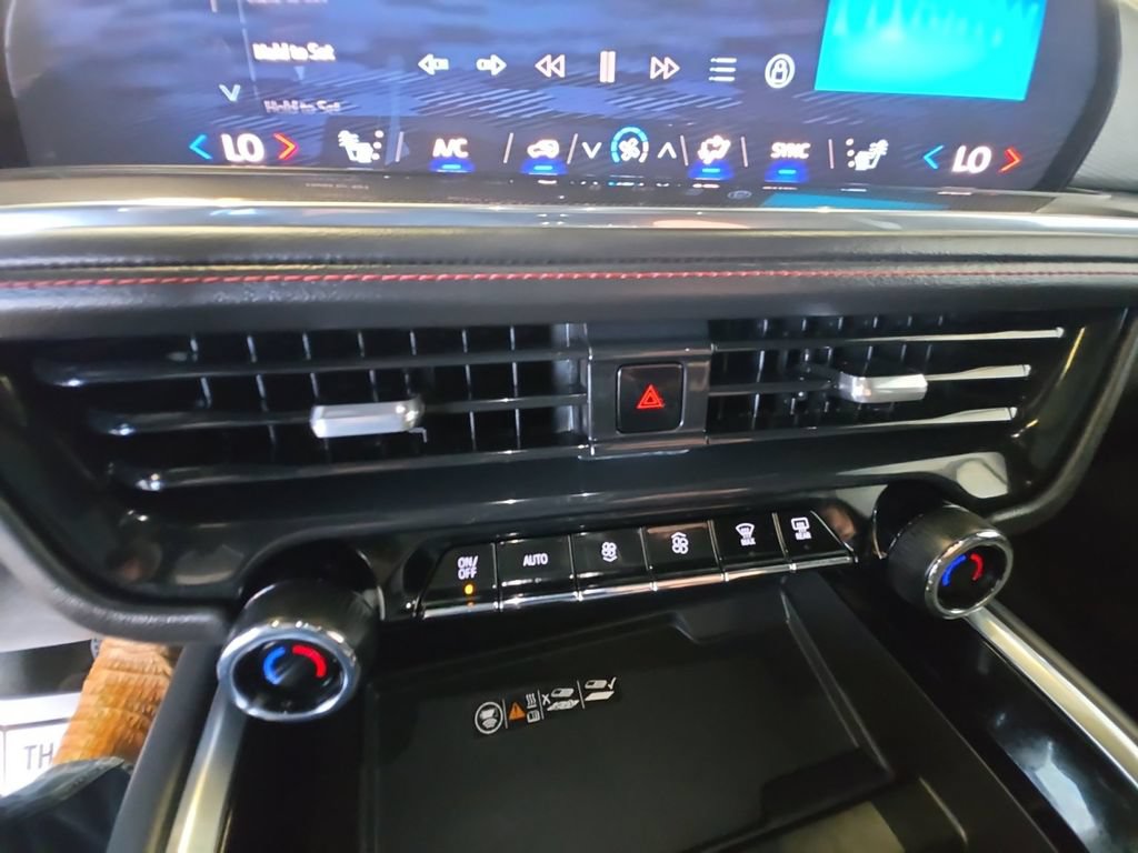 Certified 2025 Chevrolet Suburban RST w/ Sun And Tow Package AWD/4WD image 23