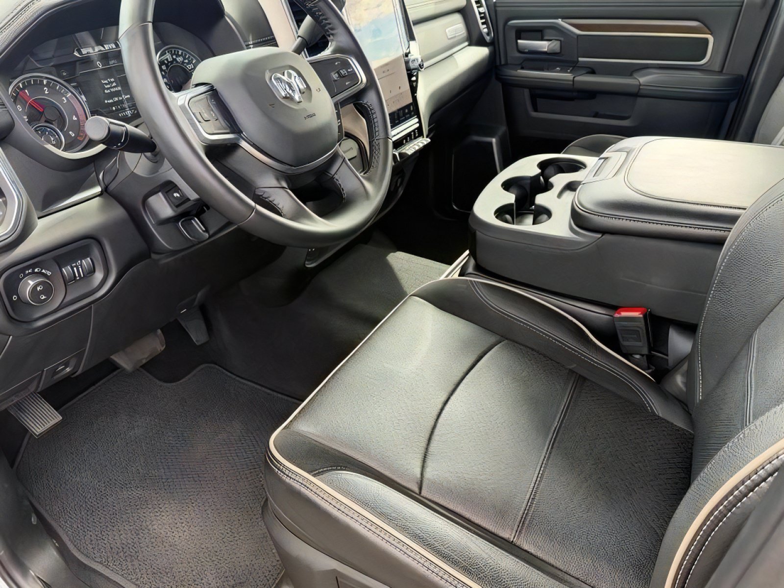 Used 2024 RAM 2500 Laramie AWD/4WD image 19
